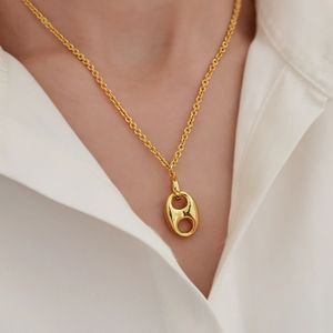 Marca concisa estilo metálico 18k banhado a ouro pingente colar de jóias personalidade mulheres luxo colar requintado