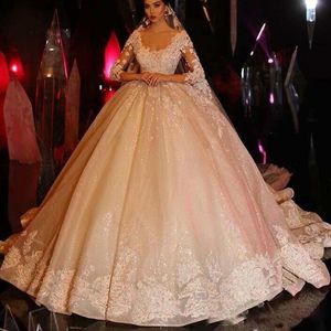 Dubai Arabic 2021 Wedding Dresses Princess Ball Gown Long Sleeves Lace Appliqued Bridal Gowns Scoop Neck Plus Size Vestidos De Novia AL7524