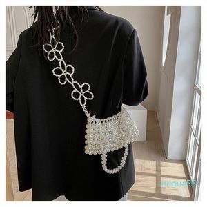 Axelväskor Sommarhandgjorda Beaded Flower Pearl Bag Påne och Handväskor Lyxig designer Mångsidig Enkelrum Messenger