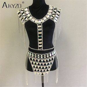Akyzoクレイジークリスタルスパンコール女性2ピースセット面白い祭りの衣装手作りパッチワーク金属タッセルチェーンクロップトップレディースセット220302