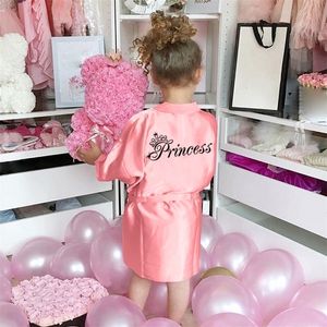 Barnflicka Pink Robe Solid Silk Satin Kimono Bathrobe Birthday Pyjamas Nightgown Kids Sleepwear Boy Girls Robes 1-5 år 220225