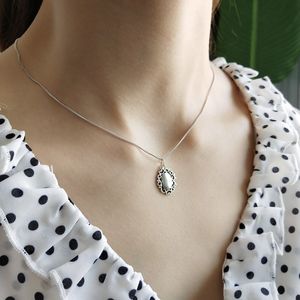 LouLeur 925 sterling silver vintage flower lace glossy pendant necklace silver fashion exquisite necklace for women fine jewelry Q0531