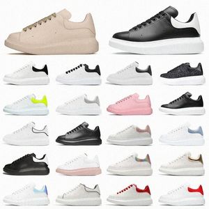 Mens Casual shoes Womens veet Chaussures mc queen Shoe Beautiful Platform Sneakers Leather Solid Colors Dr Large Suede Trainers espadrille flat sole sneakers