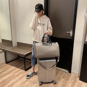 Wholesale Online short distance women's portable version large capacity luggage bag light simple business travel sports