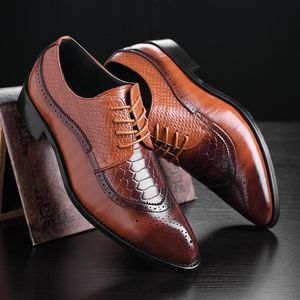 Sukienka Buty Mężczyźni Leather Casual Dżentelmen Printed Toe Snake Drukuj Party Lace-Up Brogue Wedding