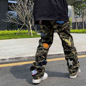 하이 스트리트 위장 청바지 망 수 놓은 패치 남자 Streetwear 패션 브랜드 미국 힙합 스트레이트 캐주얼 카고 바지 H1223