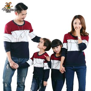 Plus Size Family Matching Outfits New 2020 Casual Autumn Mother Daughter Father Son Boy Girl Cotton Clothes Set Family Clothing LJ201111