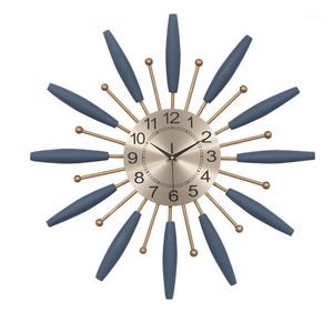 Zegarki ścienne Prosty cichy zegar nowoczesny design oświetlony minimalistyczny metalowy metal Orologio da Parete Watch Home YY60WC1