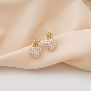 女性の贈り物のための古典的なデザインのスタイルのゴールドメッキの真珠のパイナップルの形のスタッドイヤリングジュエリー