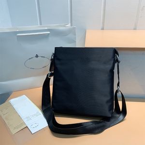 Designer Messenger Bag Europeiska och amerikanska svarta axelväskor Vattentät tyg Tyg Mode Lyx