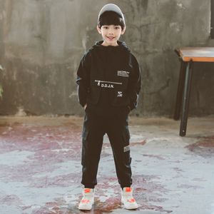 Kläder för pojkar Lösa Casual Hoodies Byxor Pojke Kläder Set Brev Skriv ut Pojkar Kläder Fall Mode Kids Suit för Boy Steetwear LJ200831