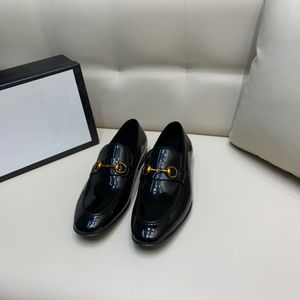 2021 Mężczyźni Classic Party Sukienka ślubna Buty Moda Elegancki Formalny Slip Office Marka Projektant Oxfords Rozmiar 38-44