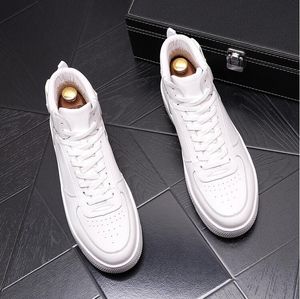 Autumn European Leather Style Sneakers Moda Lace Up Up White Respirável Casual Man Sapatos Vulcanizados W8 6546