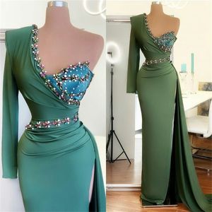 Sheath High Split Prom Dresses Green Luxury Beads Crystal Evening Dresses Long Sleeves Ruched Satin Sweep Train Pageant Gowns Custom Made