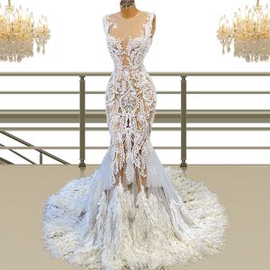Luxury Feather White Mermaid Bröllopsklänningar Lace Appliques Sheer Neck Bridal Gown Illusion Golvlängd Made Robe de Marie