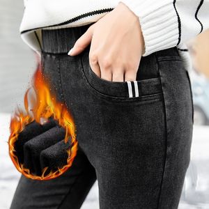Plus size esticar jeans de inverno mulheres fleeces de veludo dentro engrossar calças jeans cintura alta calças quentes calças de neve feminina calça 201105