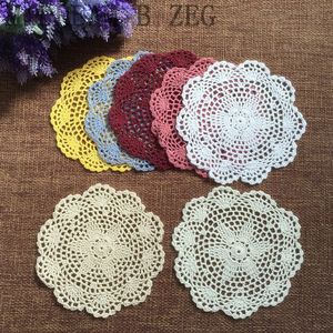 Handgjorda stickade coaster ihåliga runda dekorativa placemat 3d blomma bordmatta doily kopp kuddar