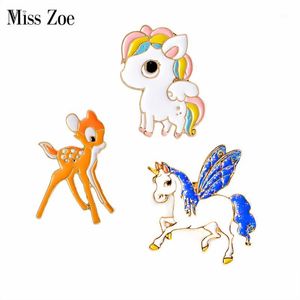 Perni Spille Miss Zoe Adorabile piccolo cavallo Cervo Spilla Perni per bottoni Abbigliamento in denim Zaino Pin Distintivo Cartone animato Animale Gioielli Regalo F15448808