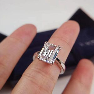 S925 Silver Punk Band Ring med 3 Kar Store Diamant i Rektangel Form för Kvinnor Bröllop Smycken Present PS7056