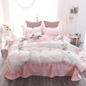 Elegancki Haft Zestaw Pościel 4 SZTUK Egipski Bawełniany Duvet Pokrywa Prześcieradła Poszewki Bed Bed Bed Bed Lniana Królowa Girls Bed T200706