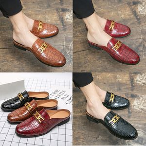 Botão de metal Luxo Mens Designer Crocodile Pattern Chinelos de Couro Genuíno Mulas Preto Marrom Vermelho Mens Casuais Slip-On Sapatos Grande Tamanho 38-47