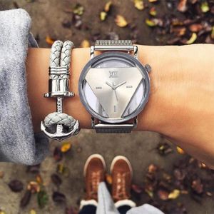 Wristwatches Drop Ms. Inverted Triangle Quartz Watch Casual Mesh With Stainless Steel Transparent Hollow Clock Relogio Feminin