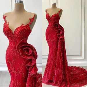 Luxuriöse rote Abendkleider im Meerjungfrau-Stil, Perlen, Spitze, appliziert, herzförmiger Zug, Abendkleider, gerüschter Tüll, maßgeschneidertes formelles Festzugskleid
