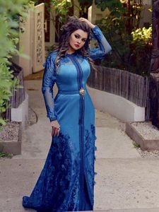 Royal Blue Arabic Formal Aftonklänningar Sweep Train Långärmade Appliques Lace 3D Blommor Pärlor 2021 Ny Marockansk Caftan Kaftan Prom Dress