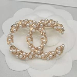 Spilla a spilla per colletto da abito vintage di marca di moda doppia lettera spilla di strass di cristallo argento dorato di alta qualità per regalo di gioielli da donna da uomo