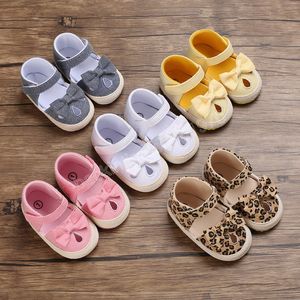 2022 Toddle neonate scarpe primi camminatori alta qualità infantile carino colore solido scavato sandali scarpe da principessa per bambini fondo morbido