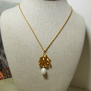 2021 Nya Halsband Leaf Smycken Naturlig Pearl Choker Guldfyllda Pendants Collier Femme Kolye Collares Boho Smycken Q0531