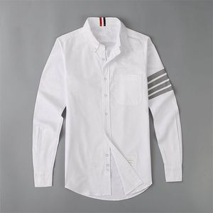 Nya 19Ss män Oxford Classic Gray Stripe Mode Bomull Casual T Shirts Skjorta Högkvalitativa fickor Långärmade Top M 2XL # M49 201120