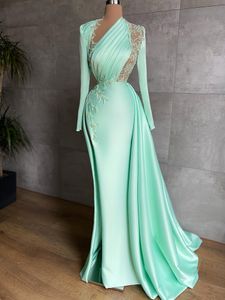 Abiti da sera a sirena in raso verde menta a maniche lunghe 2022 con abito da fidanzamento con spacco in pizzo e perline Robe De Soiree De Mariage