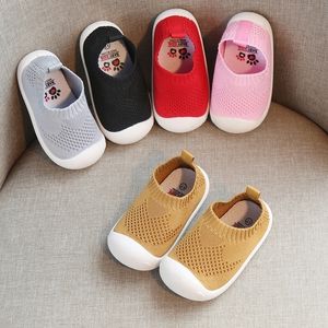 아이 아기 첫 번째 워커 통기성 유아 유아 소녀 소년 캐주얼 메쉬 소프트 하단 편안한 미끄럼 방안 신발 201130