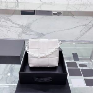 Luxury designers handbags medium bucket bags adopts high-quality leather, large capacity wallet and mobile bank card which is suitable for shopping and travel nice