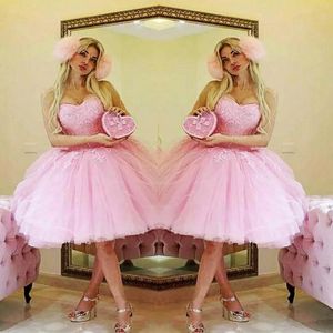 Różowy ukochany krótkie sukienki balowe koronkowe aplikacje Tiulle Długość kolana