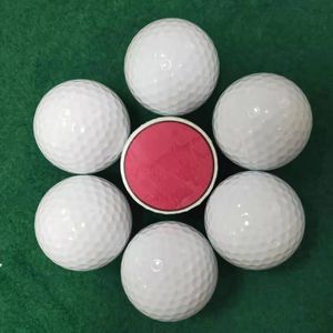 La pallina per accessori da gioco ad alta elasticità in PU a tre strati in poliuretano da golf può essere stampata e personalizzata con vendite dirette in fabbrica LOGO