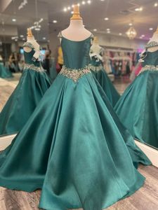 Hunter Girl Pageant Dresses 2022 Kryształy Kryształy Satyna Długa Dress Baldgown Little Kids Urodziny Formalne Party Nosić Suknie Niemowlę Toddler Teens Miss Cap Rękawy