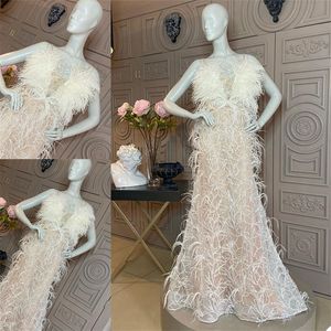 Prawdziwe zdjęcie Suknie Ślubne Linii Luksusowe piórko Aplikacja Spaghetti Pasek Vestidos de Novia Beach Custom Made Sweep Train Suknia Bridal