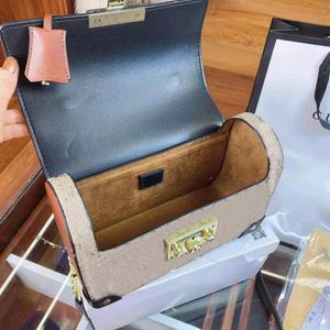 Kvinnors Handväskor i äkta läder Handväska Axelväskor Messenger Vintage-väska med lutande bambuhandtag för att förbättra plånböcker