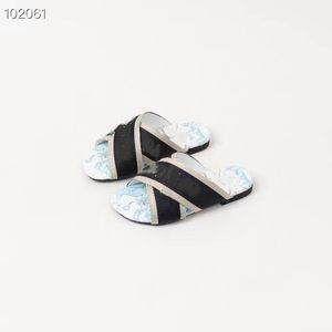 En Iyi Seksi Ayakkabılar toptan satış-Modern Paris Çocuk Terlik Güzel Scuffs Ayakkabı Yaz Plaj Slaytlar Çekici Terlik Bayanlar Flip Flop Loafer lar Seksi En İyi İşlemeli