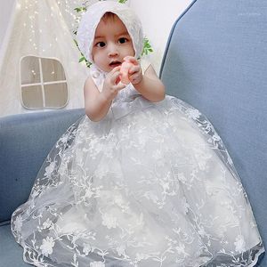 女の子のドレス赤ちゃん女の子バプテスマのドレス衣装幼児ホワイトブティックレース洗濯帽の帽子が付いているガウン