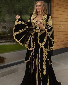 Traditionella Kosovo Vestidos Formales Arabiska sammet Kvällsklänningar FLAREDMEES Applique Split Prom Dress Robe de Soiree 2021 BR267L
