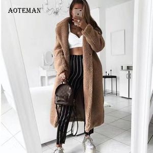 Casaco de inverno quente Mulher 2020 Casual Sólida Sólida Longa Teddy Casaco Supersize Vintage Plus Size Grosso Faux Fur Peles Casacos Branco 5xl1