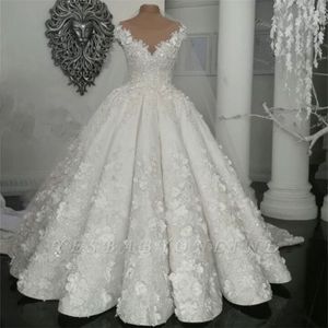 Gorgeous Scoop Crystal Ball Gown Bröllopsklänningar med Handgjorda Blommor Robe de Marie Sheer Neck Long Bridal Gowns