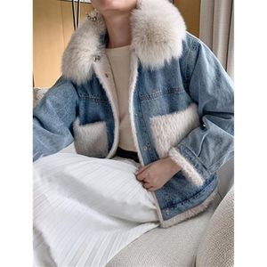 レディースの毛皮の襟デニムジャケットファッショントレンドスプライシング豪華な長袖カーディガンコートデザイナー女性の冬厚いストレートアウター