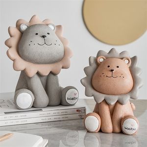 Kreskówka Lew Piggy Bank Kreatywny Żywicy Ozdoby Sypialnia Cafe Office Closet Desktop Home Decoration Dzieci Prezent Wesele Decor LJ201212