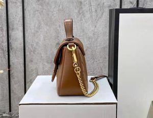 Nya Luxurys Cross Body Påsar Designers Brown Color Chains Baguette Top Quality Leather Twill Shoulder Backs Golden Buckle Handväskor GRATIS