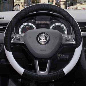 100 DermayブランドレザーカーステアリングホイールカバーSkoda Fabia 1 2 3 I II III III CAR CARインテリアアクセサリーJ220808のアンチスリップ