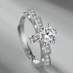 Novo Design Europa e América S925 Silver Diamante Luz Luxo Moda Maré Crown Anel Feminino Estilo Real Nobre Jóias Românticas